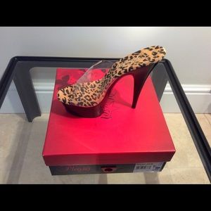 BRAND NEW - Sexy peep toe platform slide